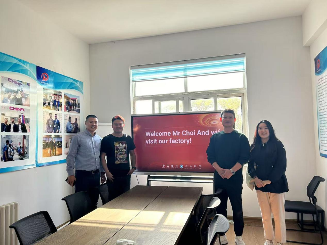 한국 고객은 공장을 방문합니다