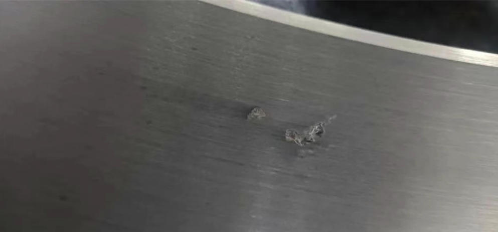 회색 주철에서 기공 강수량의 특성 및 예방 조치