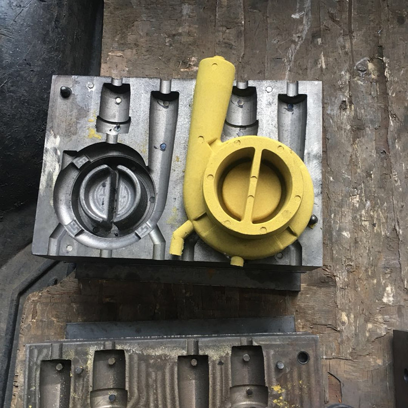 여름에 코팅 된 모래 기술을 사용하여 주조를 생산하는 동안 습도 증가로 인한 다공성 결함을 방지하는 방법은 무엇입니까?