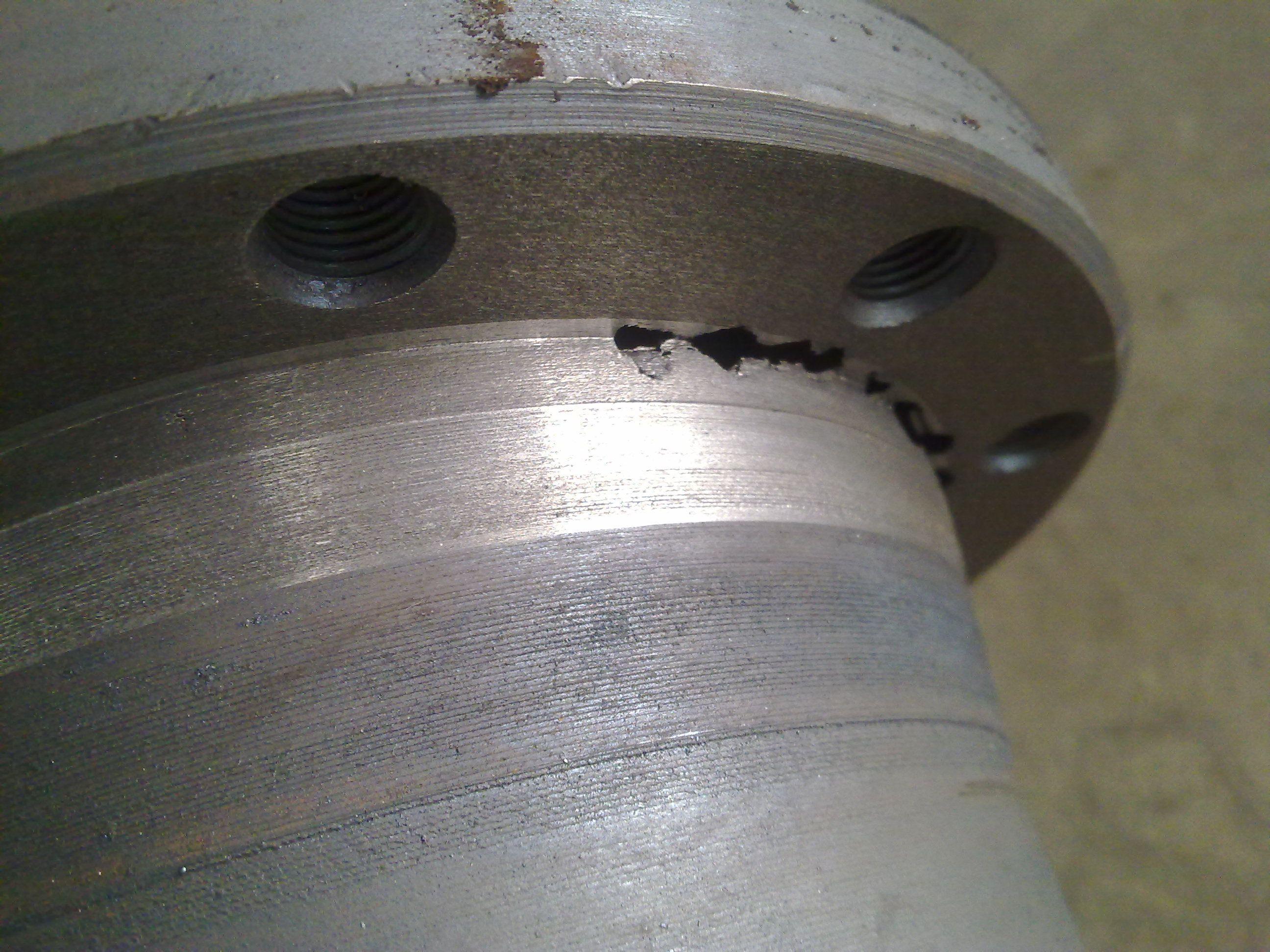 주강 균열 결함의 원인은 무엇입니까?