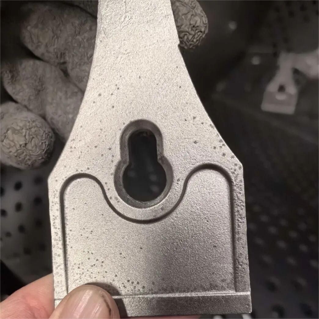 표면 산화 반점 결함이 있는 무게 205g의 실리카졸을 사용하여 410 스테인리스강 부품 생산: 원인 및 해결 방법